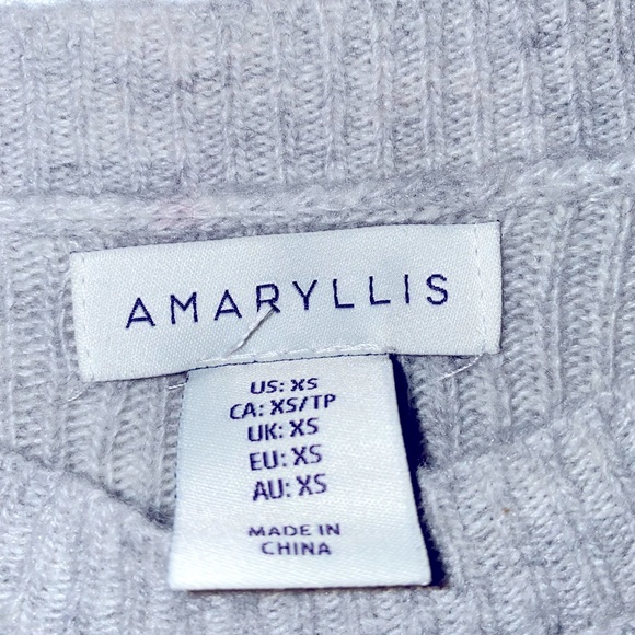 Amarillys grey and white lace sweater. - Picture 4 of 6